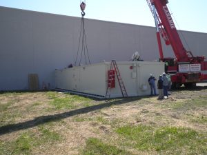 Setting a modular building with two pieces